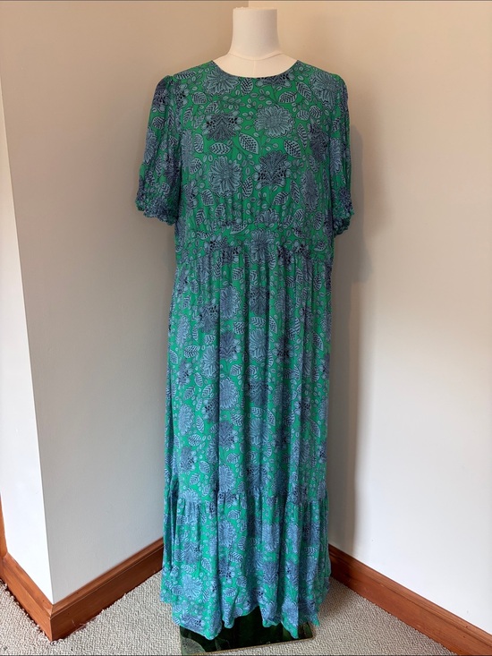 Boden Dresses & Skirts - Boden Smocked Cuff Maxi Dress Key Hole Back Size 16-18R Green Floral